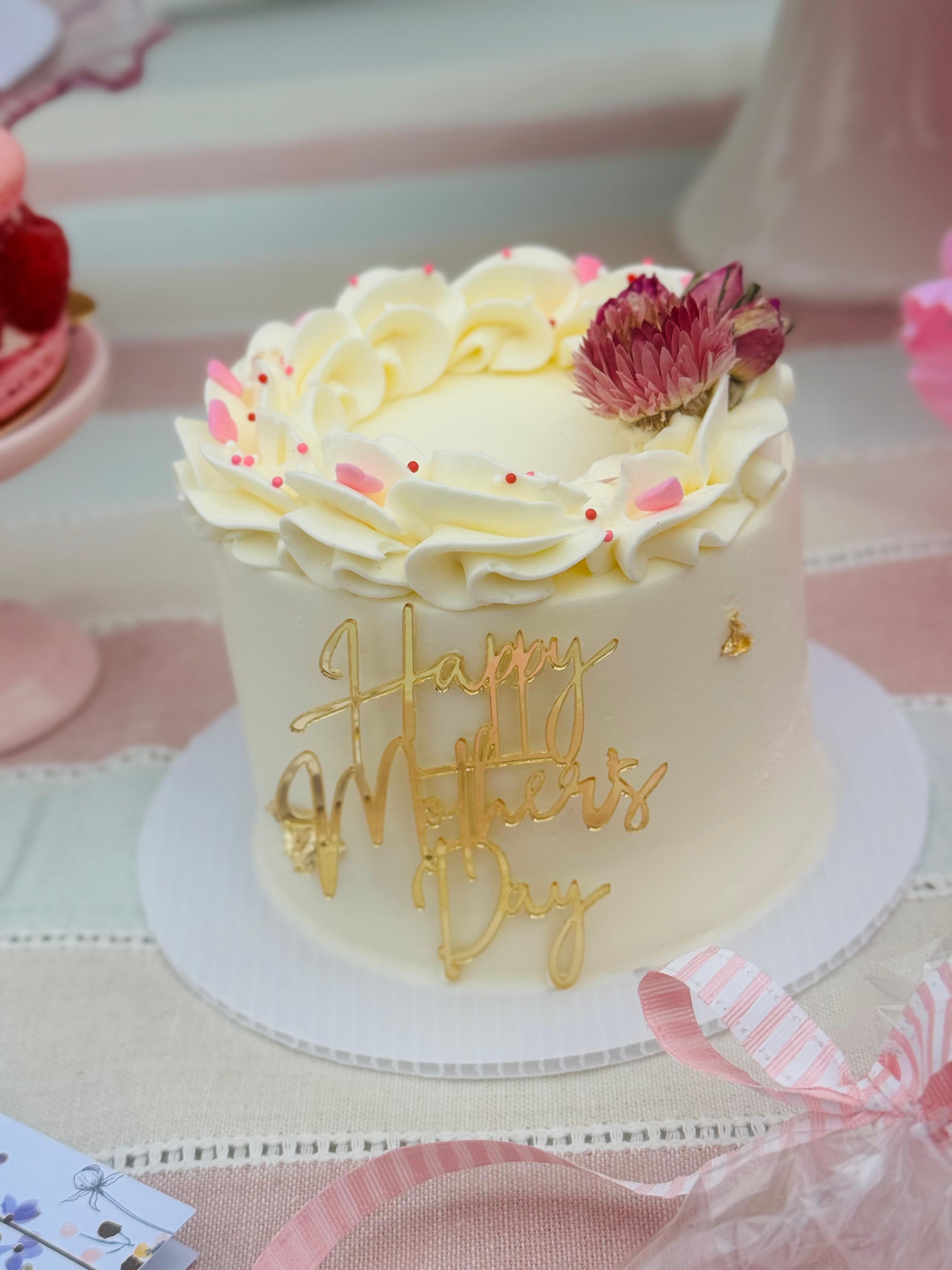 4" Strawberry Buttercream Mini.